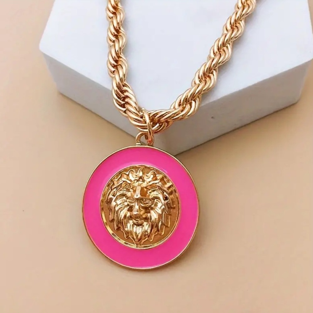 Elegant Designer Luxury Lion Head Pendant Necklace - NEW